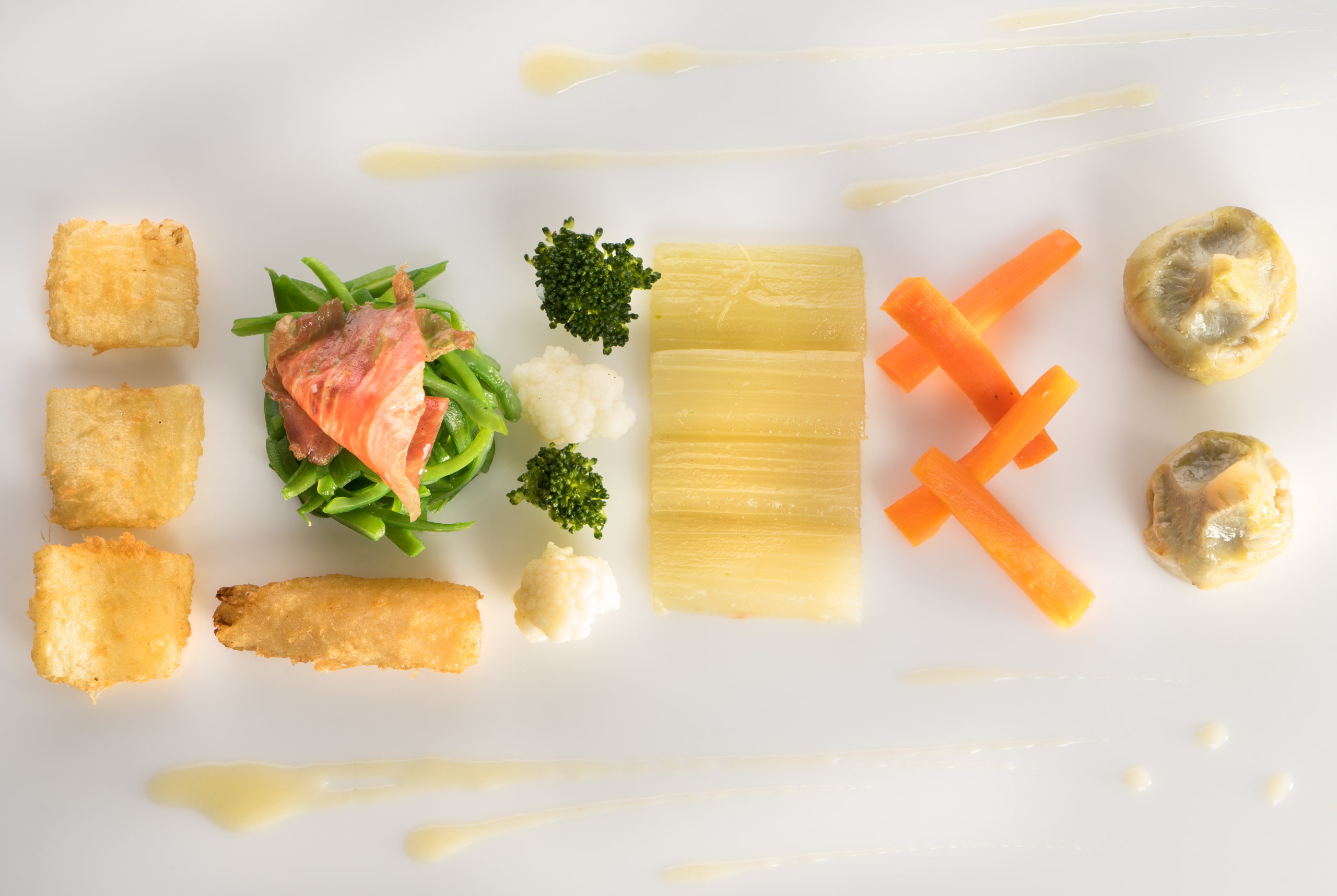 Imagen minimalista de una menestra de verduras del Restaurante Europa de Pamplona