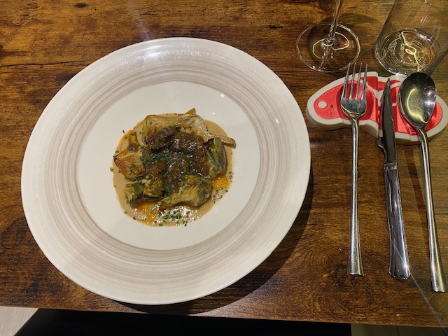 Alcachofas a la parrilla con crema de foie, hongo sy huevo a baja temperatura